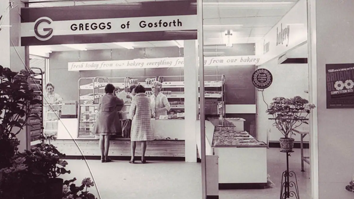 Greggs – patisserie in Hedera Green, Royston